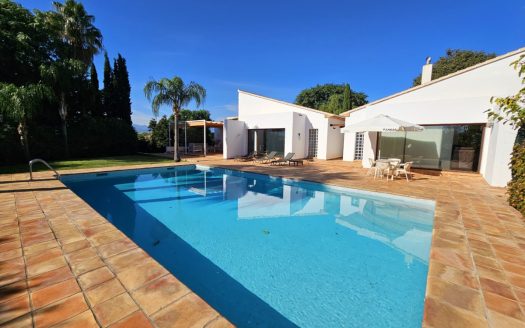 Villa con una parcela llana de 12.500 m² en Ondara