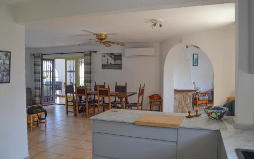 Bonita villa en Monte Pedreguer con un apartamento de invitados