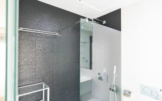 Chalet independiente ubicado en Ciudad Quesada con piscina privada