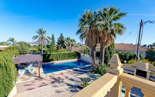 Gran chalet con 8 dormitorios y 10 baños en venta en La Nucia
