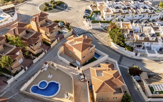 Casa con 4 dormitorios en venta en Rojales