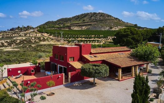 Chalet independiente en venta frente al embalse de la Pedrera