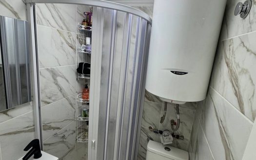 Apartamento de inversión con rentabilidad del 10% | 5 dormitorios | negocio listo en Valencia